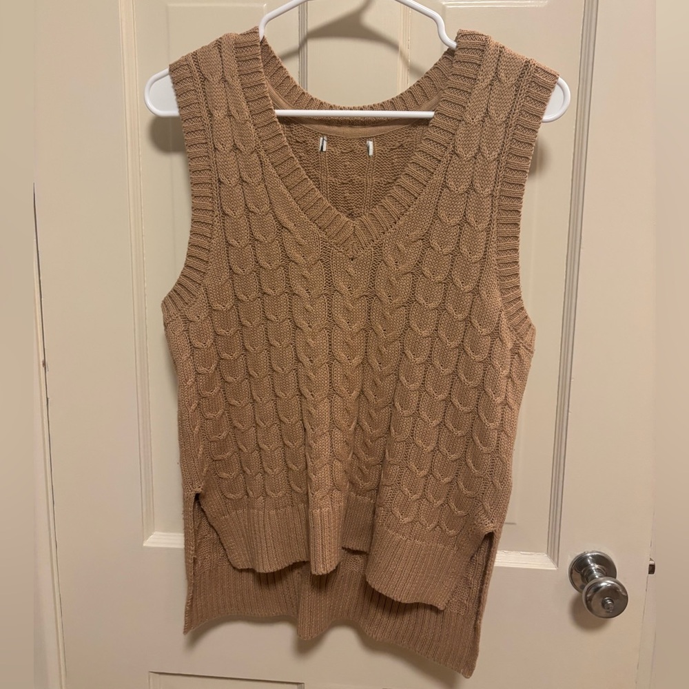 Brown cable knit sweatervest, v-neck